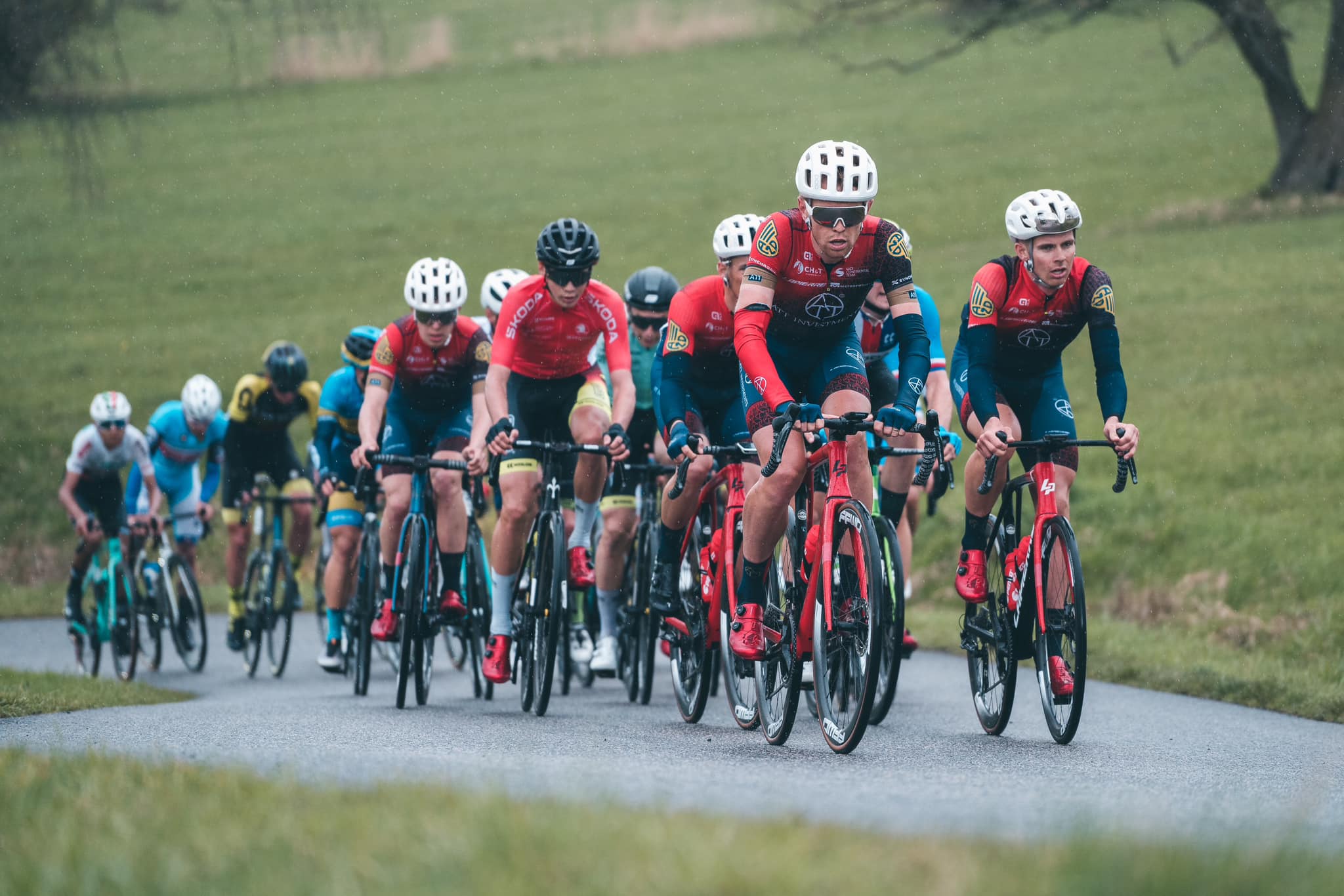 Na čele pelotonu Daniel Turek a Jakub Otruba